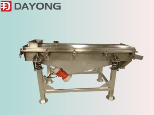 Linear vibrating screen for screening grain