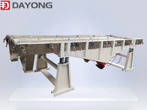 What are the advantages of a linear vibrating screen?