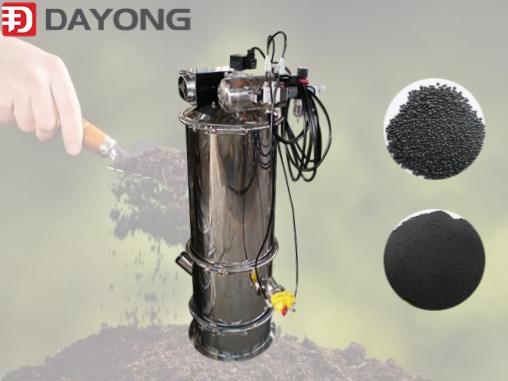 Vacuum feeder for conveying organic fertilizer